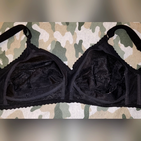 Lacy Black Bra 40D - Picture 2 of 5